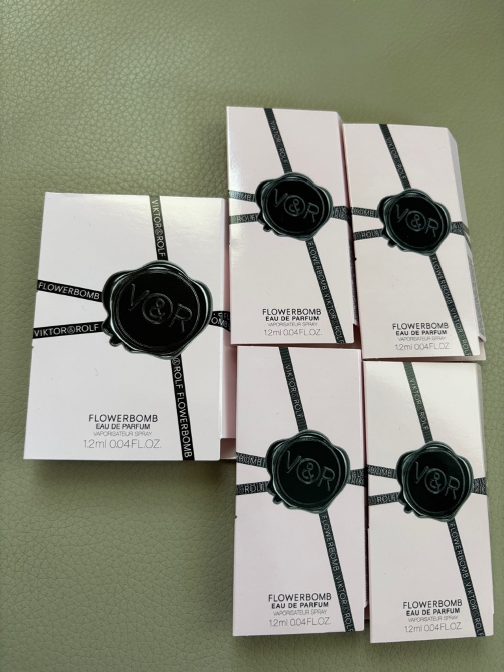 Viktor & Rolf Pink Flowerbomb Eau De Parfum  samples (5 samples )